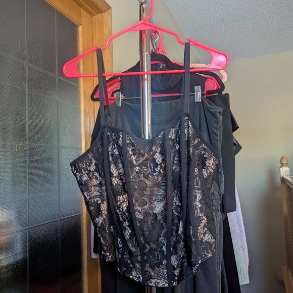 torrid Tops - 🩶Torrid 2 Black and Tan Lace Detail Top